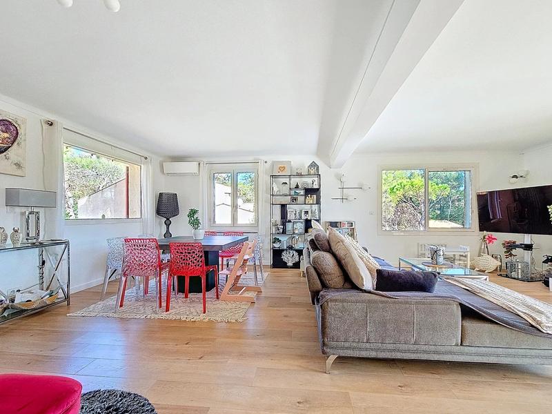 Maison - 236 m² - 9 pièces