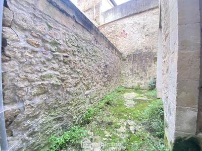 Maison de ville - 273 m² - 1 pièce