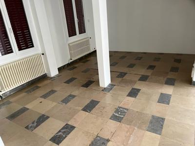 Local commercial - 89 m² - 3 pièces