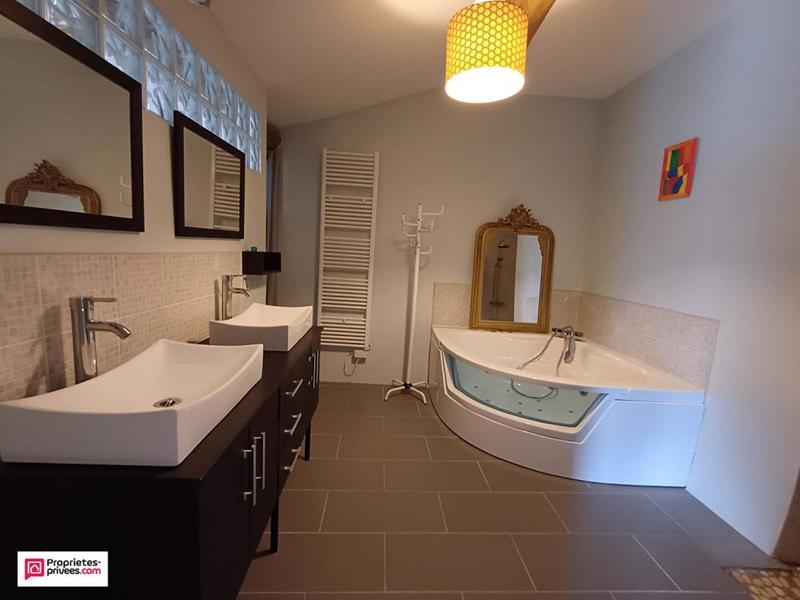 Maison - 210 m² - 6 pièces