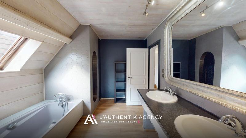 Maison traditionnelle - 192 m² - 7 pièces