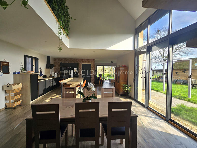 Maison - 181 m² - 6 pièces