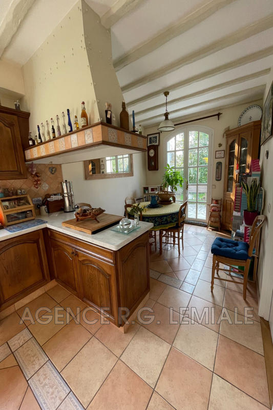 Maison - 275 m² - 15 pièces