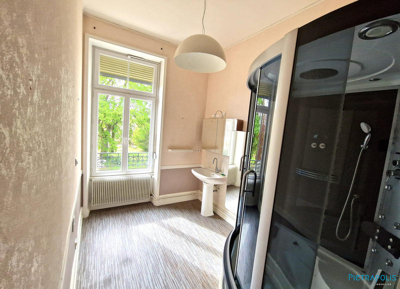 Maison - 342 m² - 12 pièces