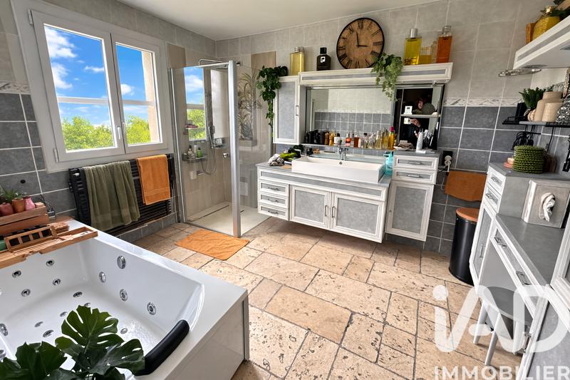 Maison - 210 m² - 7 pièces