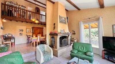 Maison - 230 m² - 10 pièces