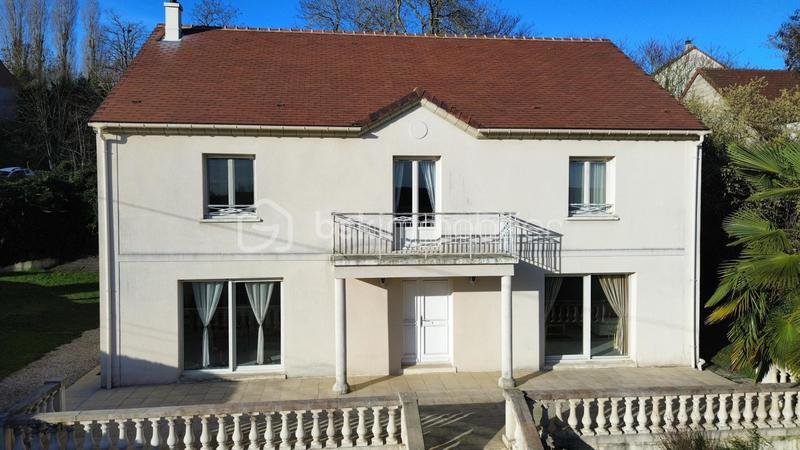 Demeure - 241 m² - 8 pièces