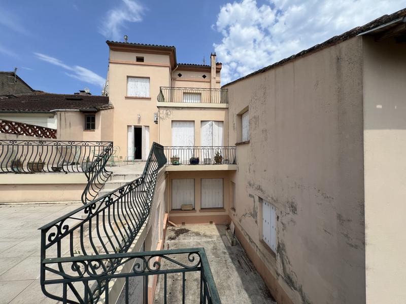 Maison - 342 m² - 13 pièces