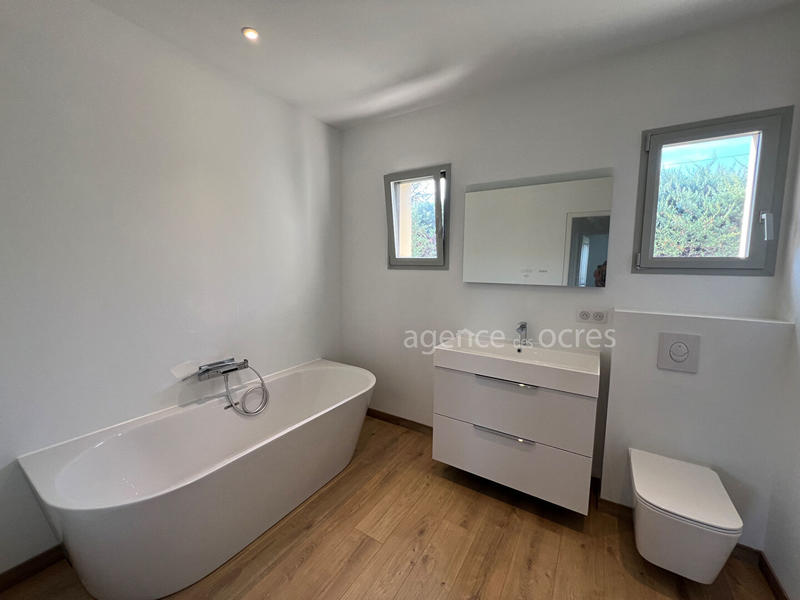 Maison - 240 m² - 5 pièces