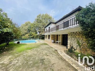 Maison - 230 m² - 6 pièces