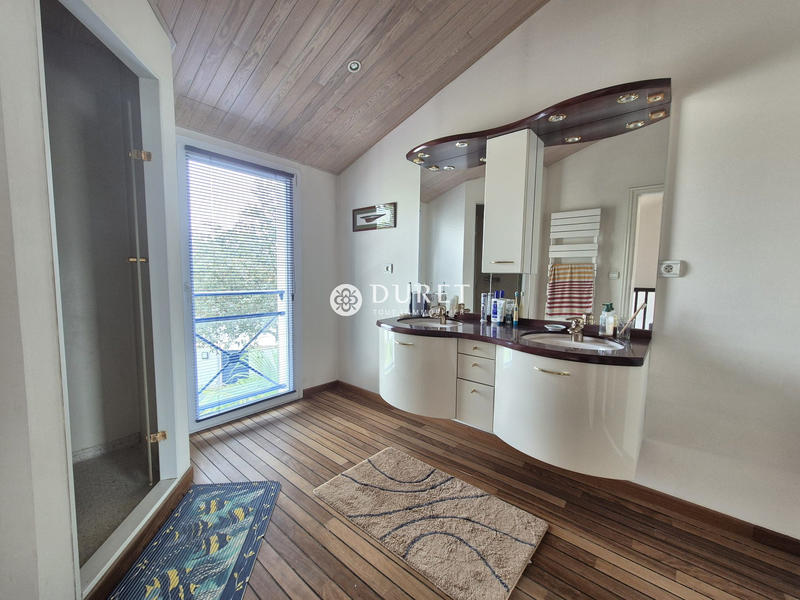 Maison - 205 m² - 6 pièces