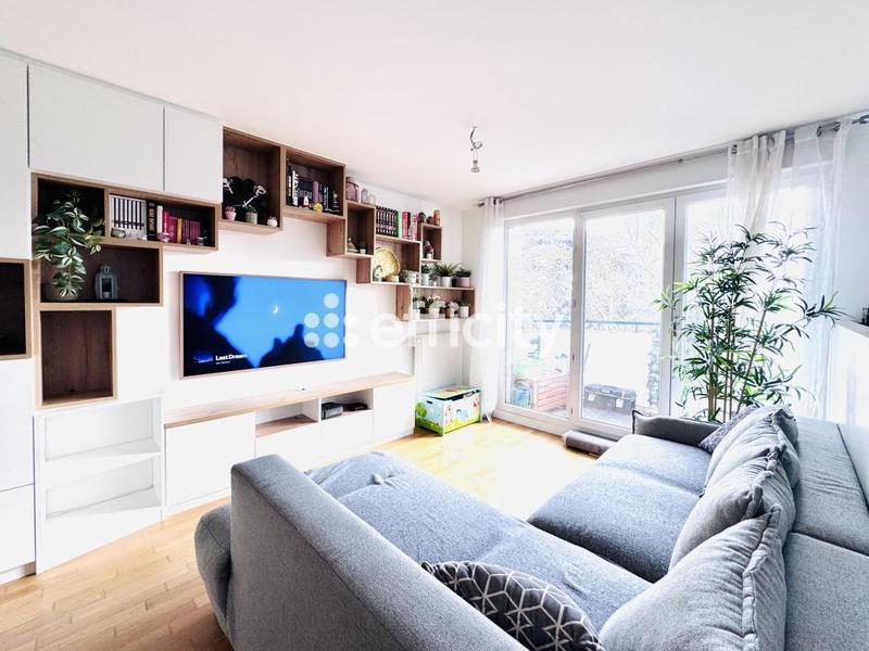 Appartement - 90 m² - 4 pièces