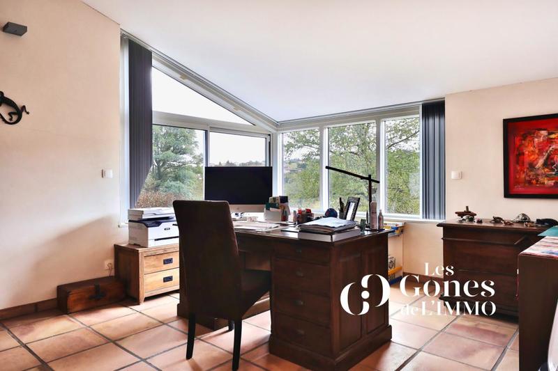 Maison - 220 m² - 7 pièces