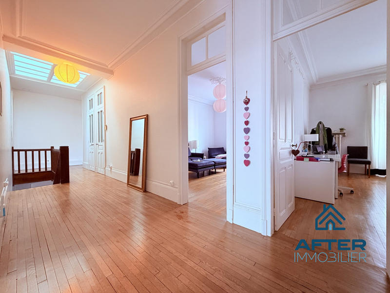 Maison - 220 m² - 7 pièces