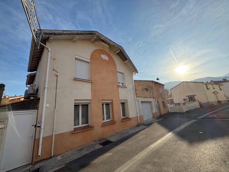 Maison - 201 m² - 5 pièces