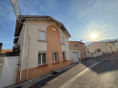 Maison - 201 m² - 5 pièces