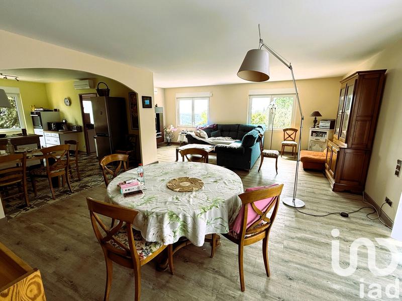 Maison - 237 m² - 8 pièces