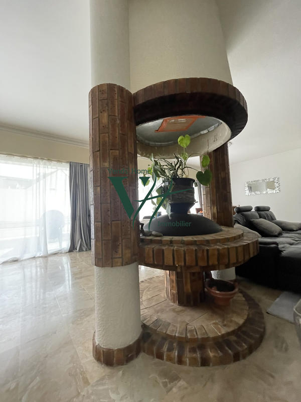 Villa - 302 m² - 10 pièces