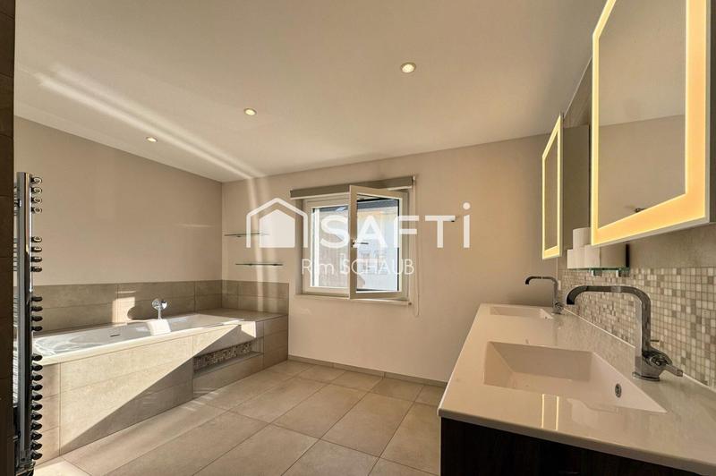 Maison - 218 m² - 6 pièces