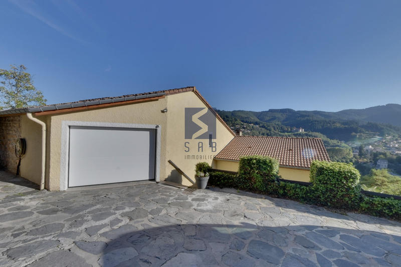 Maison - 140 m² - 6 pièces