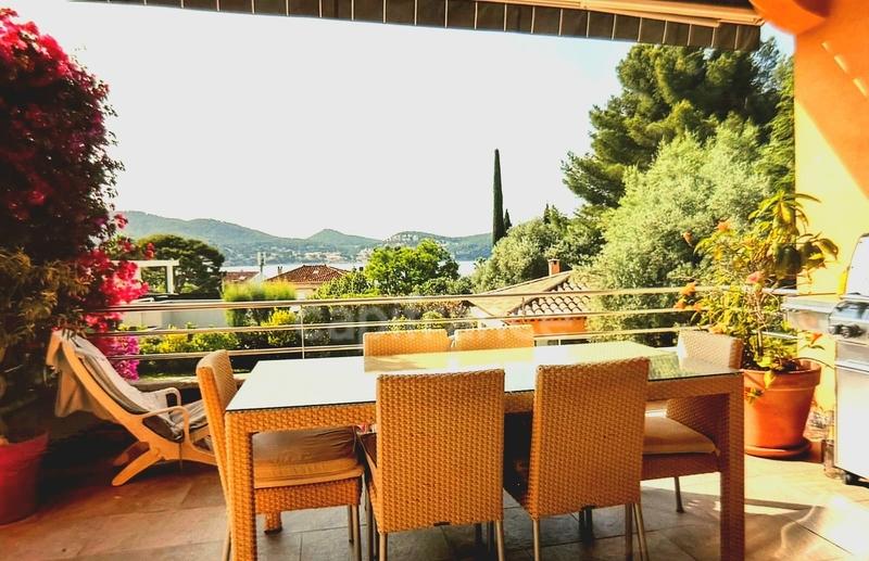 Propriété - 320 m² - 8 pièces