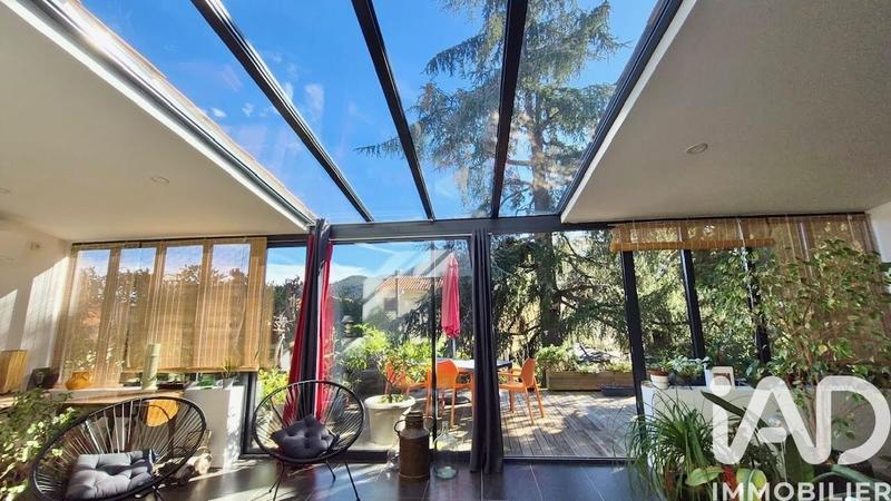 Maison - 220 m² - 5 pièces