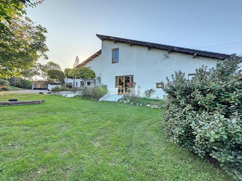 Maison - 252 m² - 11 pièces