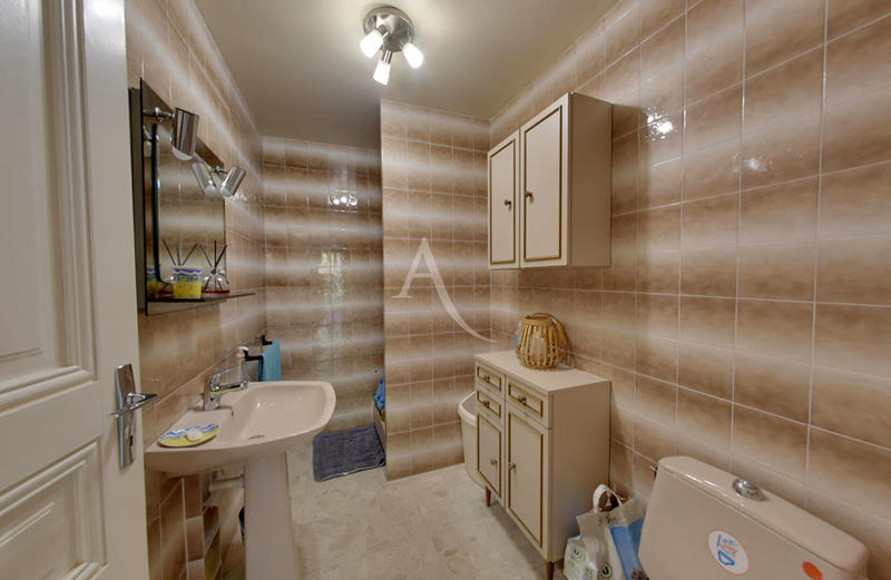 Maison - 218 m² - 6 pièces