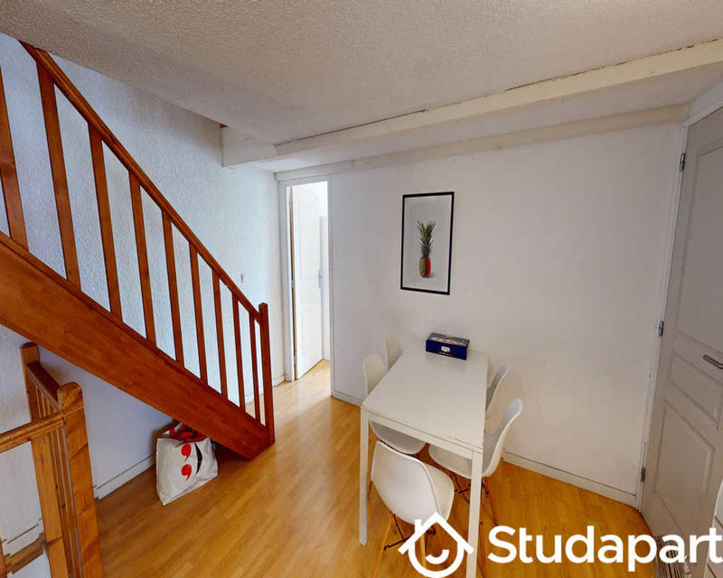 Chambre - 100 m² - 1 pièce