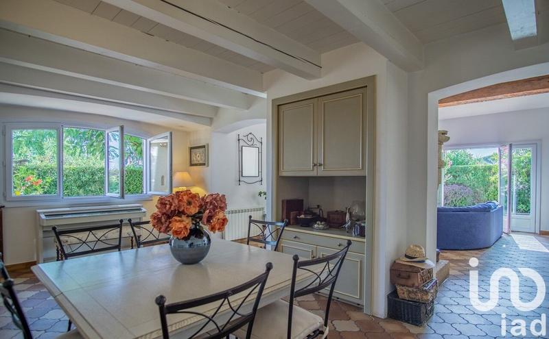 Maison - 237 m² - 9 pièces