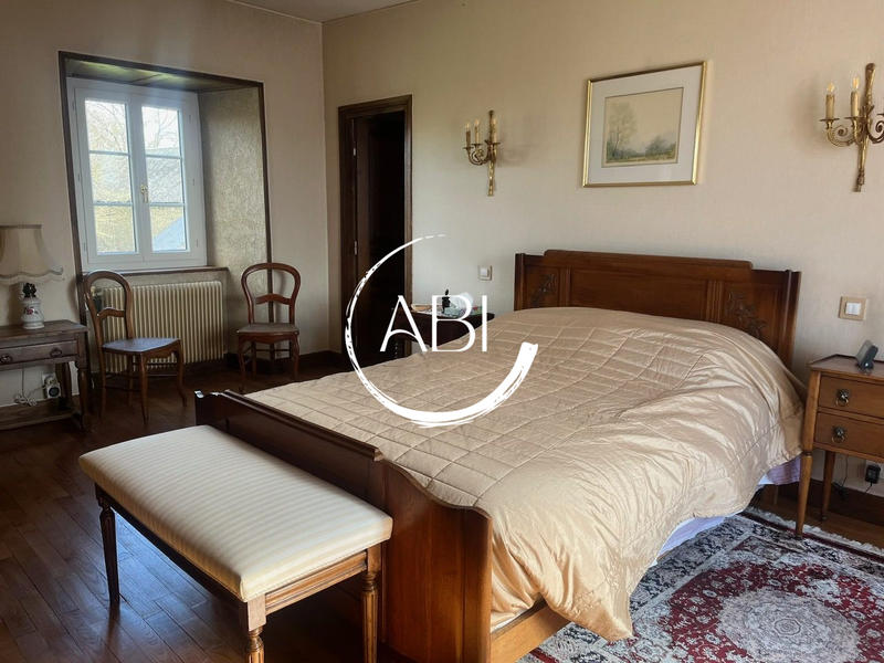 Maison - 230 m² - 8 pièces