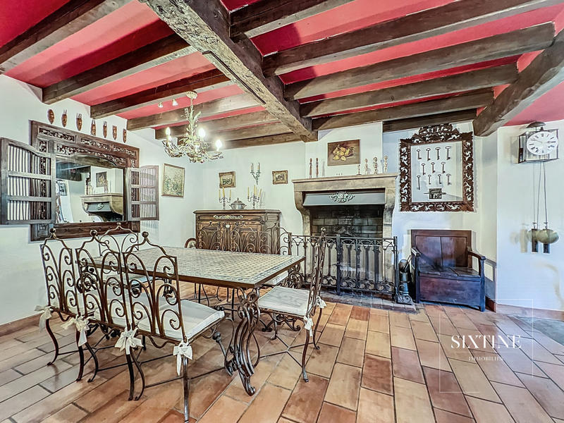 Maison ancienne - 219 m² - 7 pièces