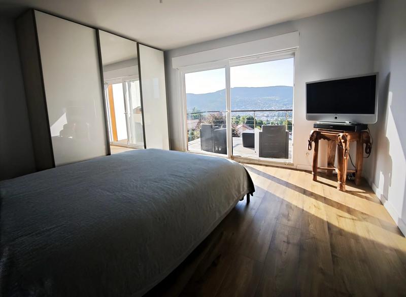 Maison - 254 m² - 10 pièces