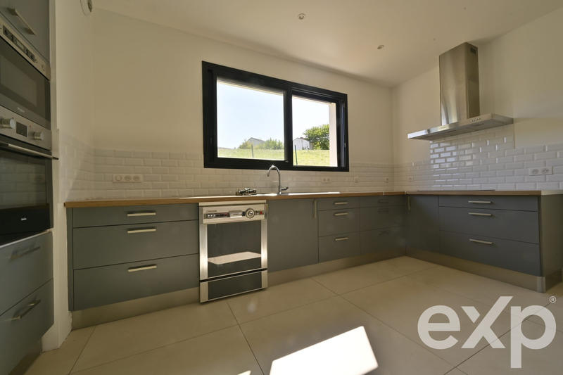 Maison - 202 m² - 5 pièces