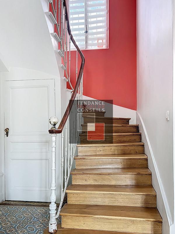 Maison - 300 m² - 13 pièces