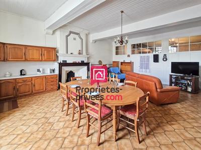 Maison - 270 m² - 8 pièces