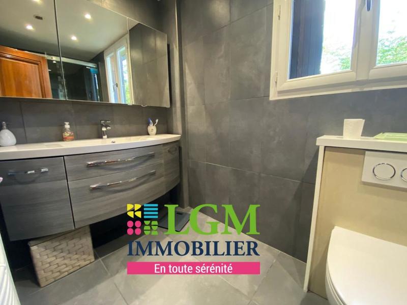 Maison - 235 m² - 6 pièces