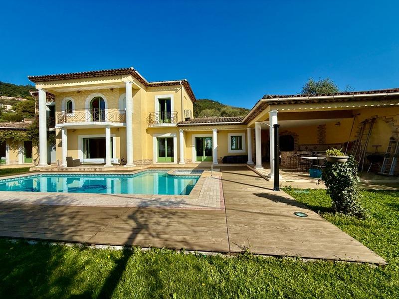 Villa - 200 m² - 5 pièces