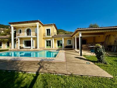 Villa - 200 m² - 5 pièces