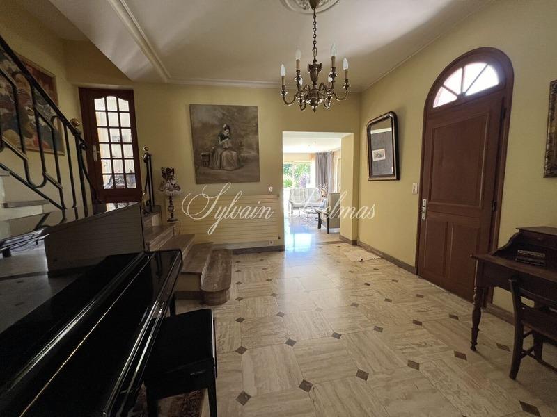 Maison - 220 m² - 7 pièces