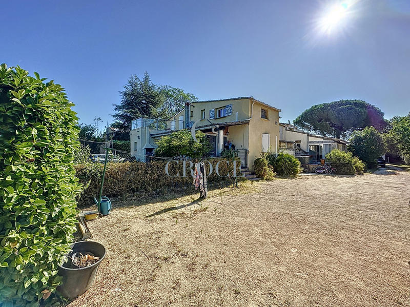 Maison traditionnelle - 236 m² - 9 pièces