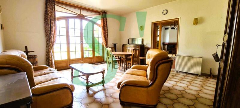 Maison - 216 m² - 10 pièces