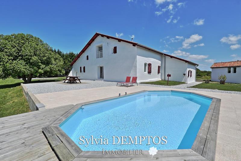 Maison - 350 m² - 10 pièces