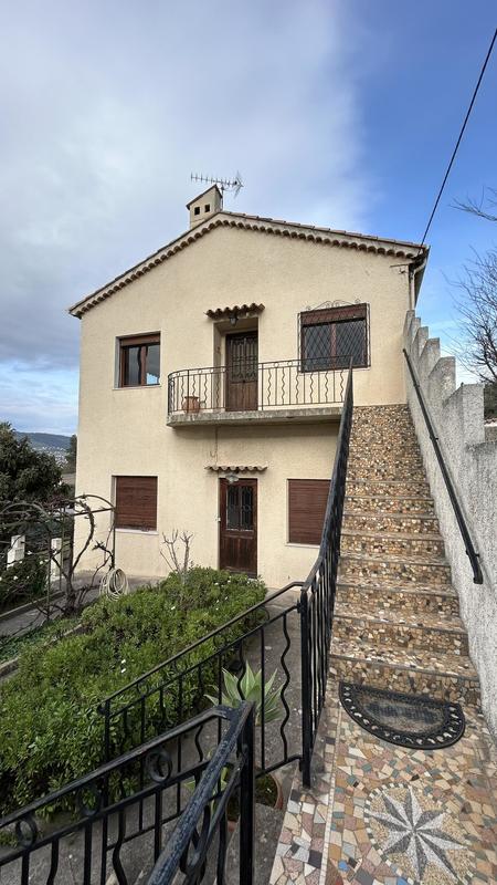 Appartement - 9 247 m² - 5 pièces