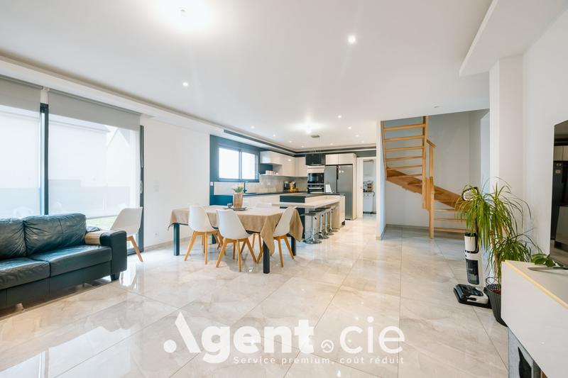 Maison traditionnelle - 150 m² - 7 pièces