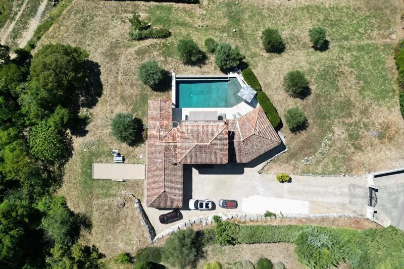Villa - 180 m² - 5 pièces
