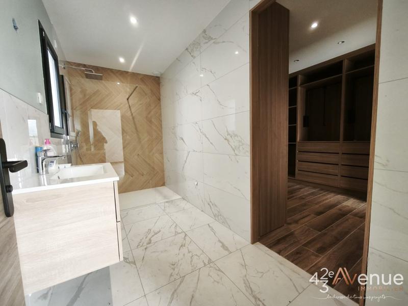 Maison - 229 m² - 5 pièces