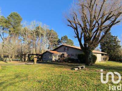 Maison - 230 m² - 9 pièces