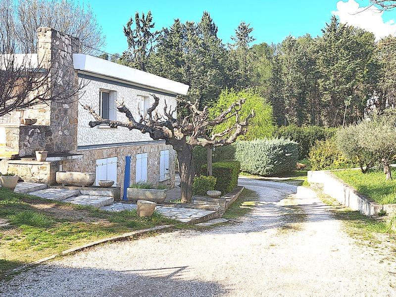 Maison - 273 m² - 8 pièces