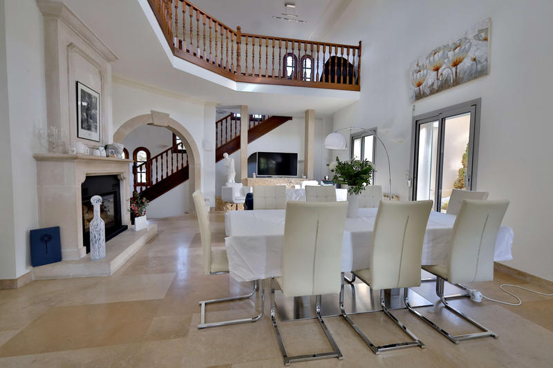 Maison - 278 m² - 8 pièces